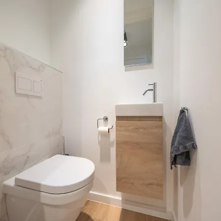 In With Balcony Apartmán *